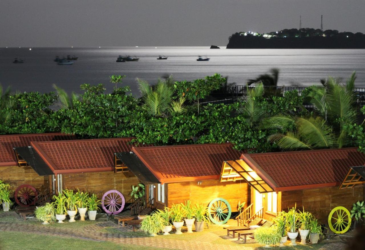 Jkab Beach Resort Triquinimale Exterior foto