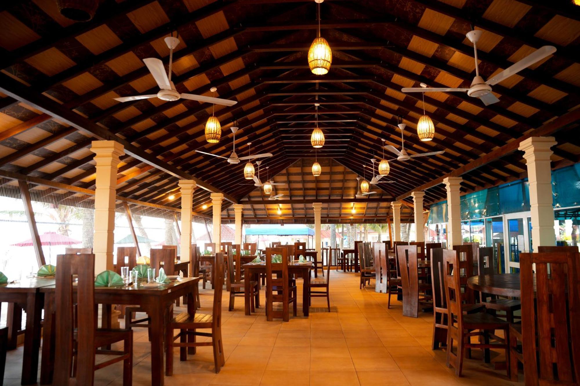 Jkab Beach Resort Triquinimale Exterior foto
