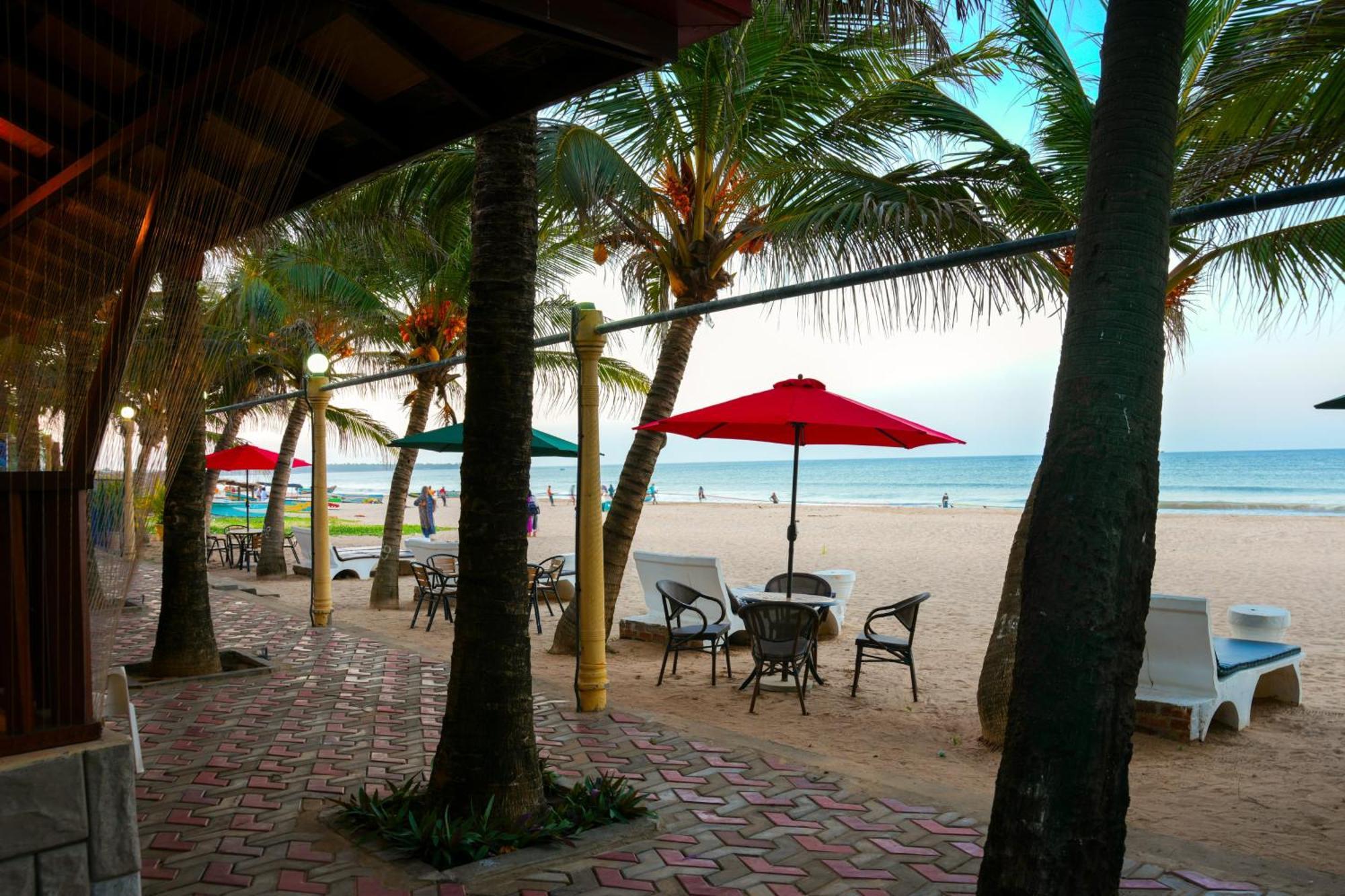 Jkab Beach Resort Triquinimale Exterior foto