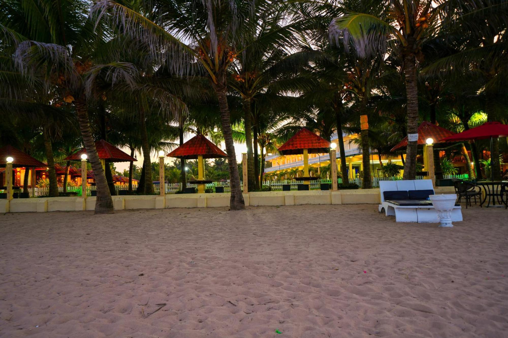 Jkab Beach Resort Triquinimale Exterior foto