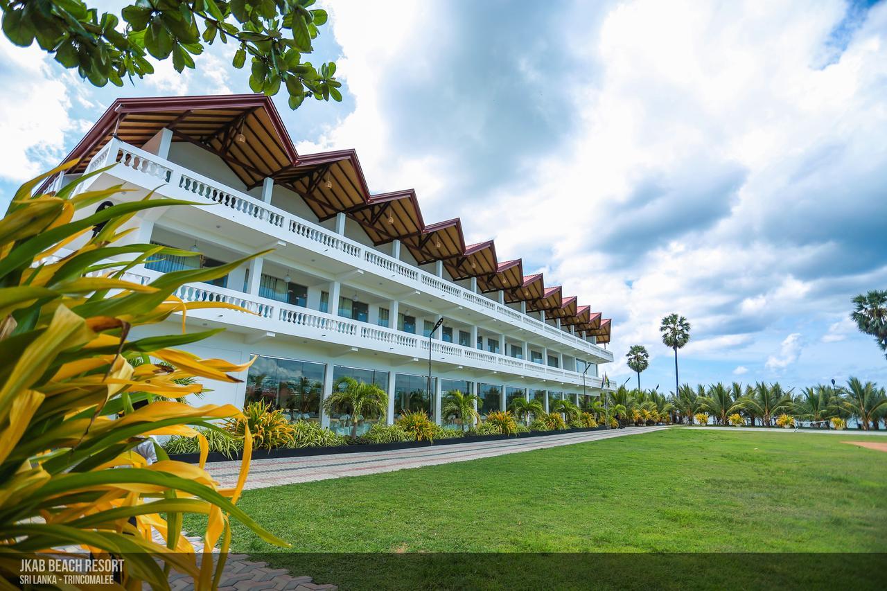 Jkab Beach Resort Triquinimale Exterior foto