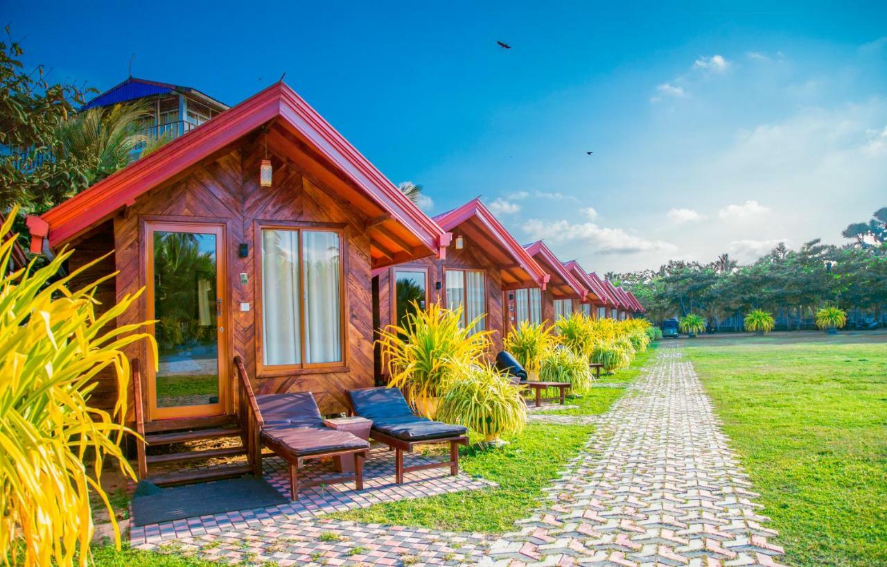 Jkab Beach Resort Triquinimale Exterior foto