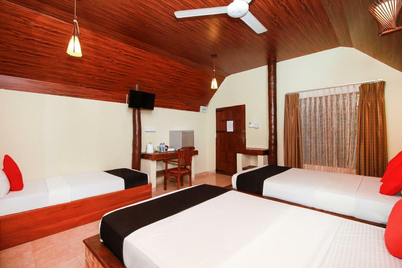 Jkab Beach Resort Triquinimale Exterior foto