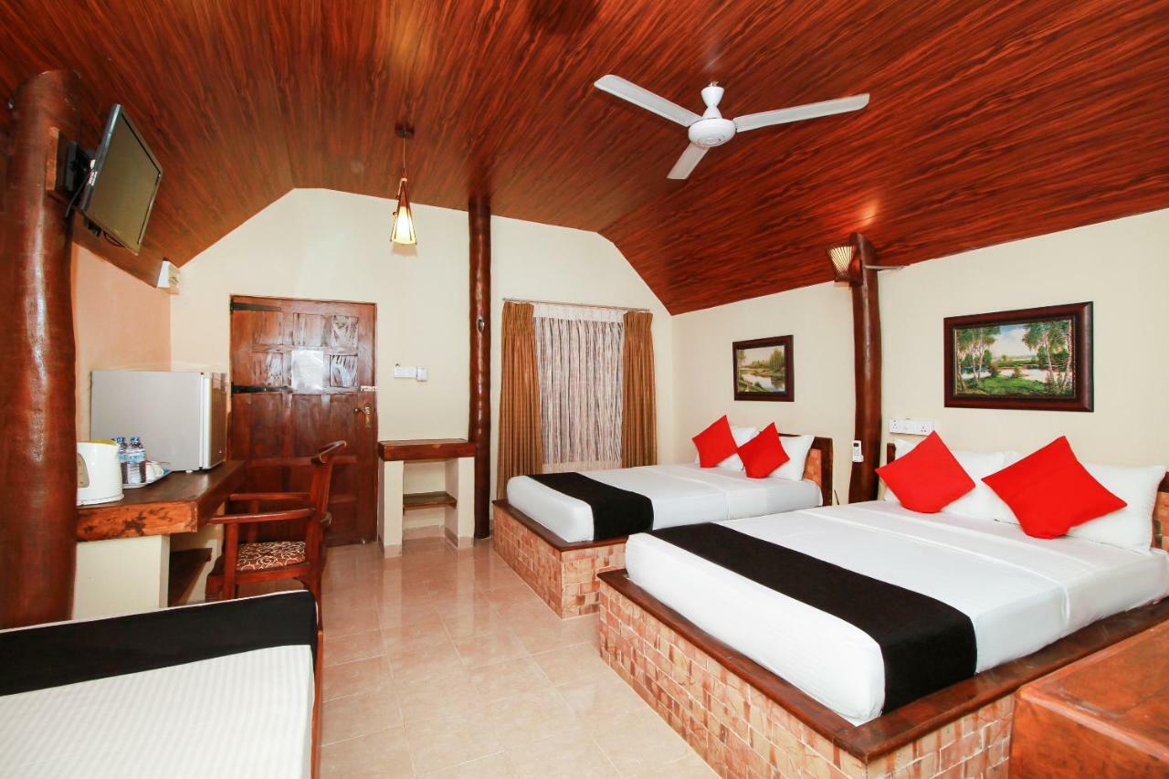 Jkab Beach Resort Triquinimale Exterior foto