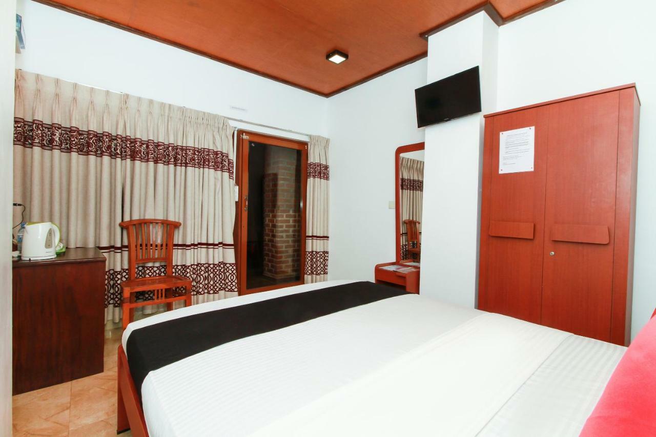 Jkab Beach Resort Triquinimale Exterior foto