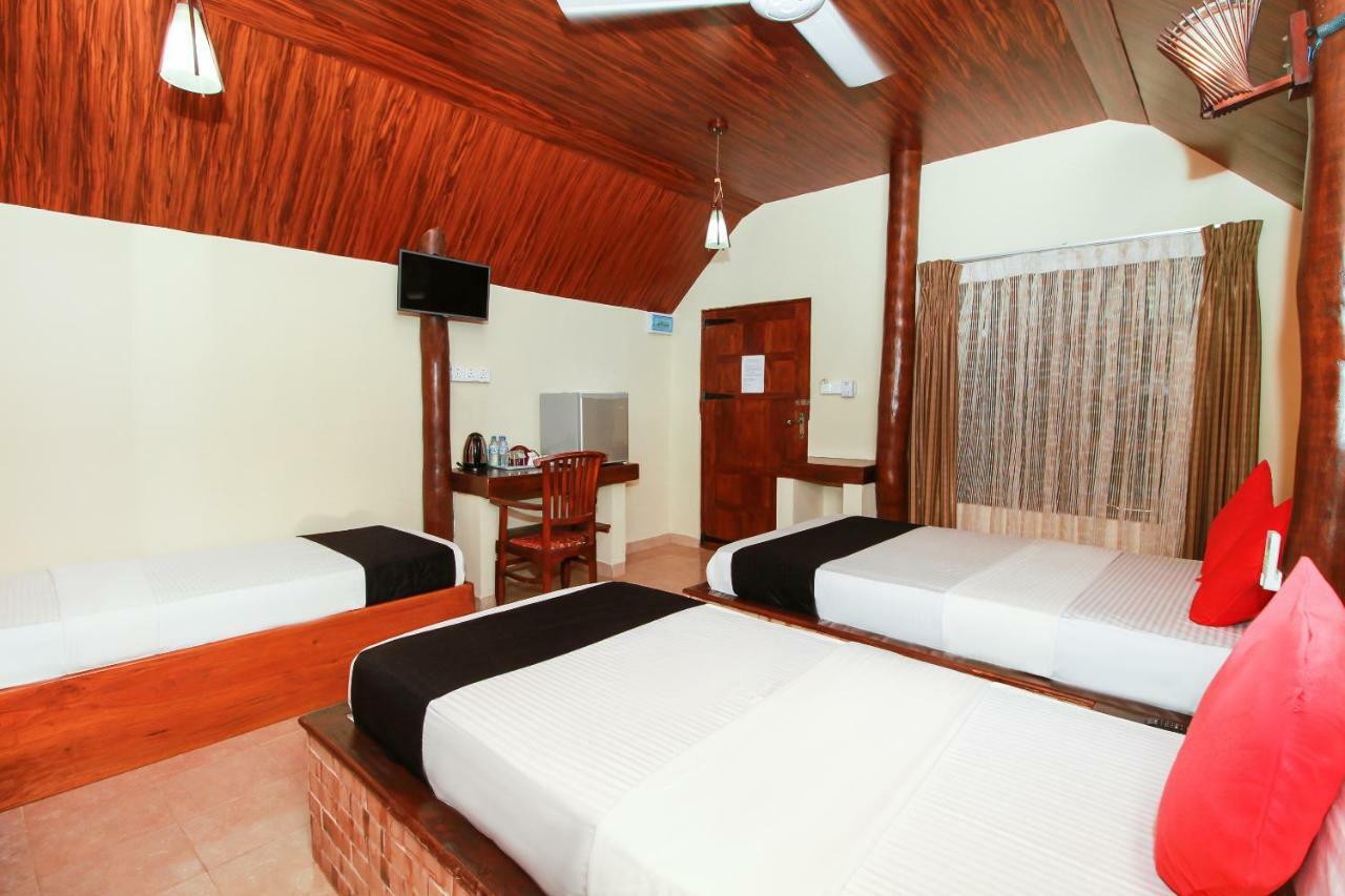 Jkab Beach Resort Triquinimale Exterior foto