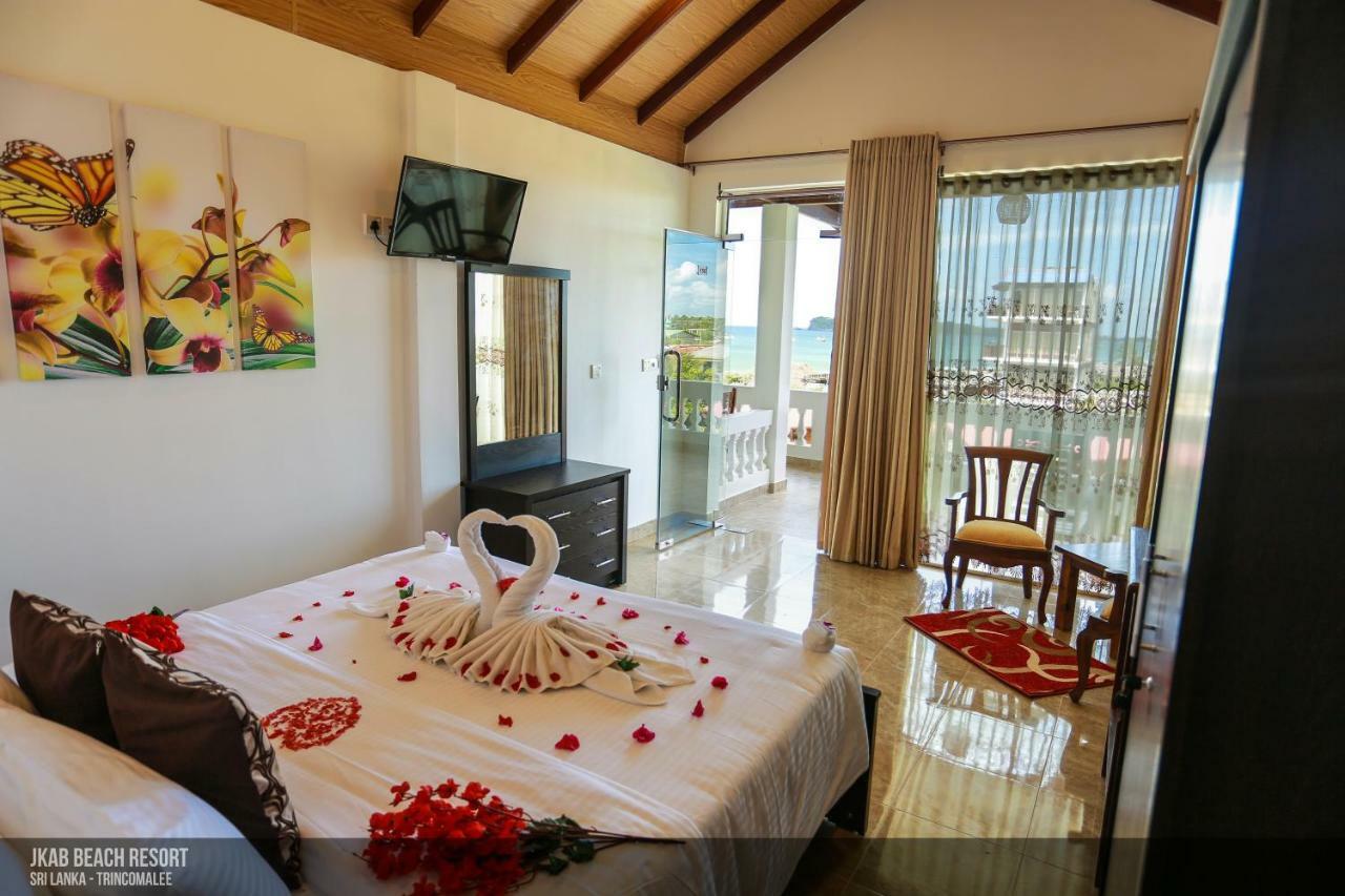 Jkab Beach Resort Triquinimale Exterior foto