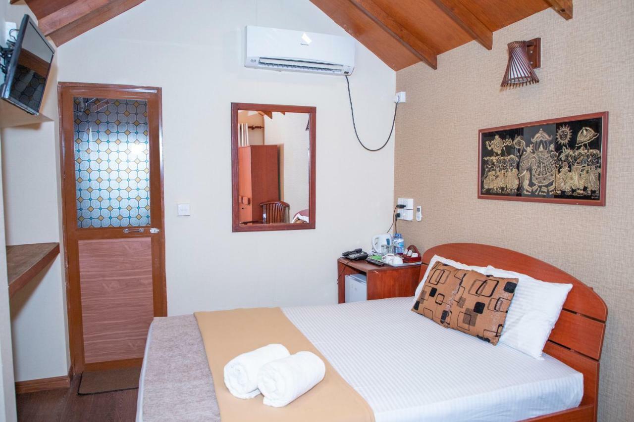 Jkab Beach Resort Triquinimale Exterior foto