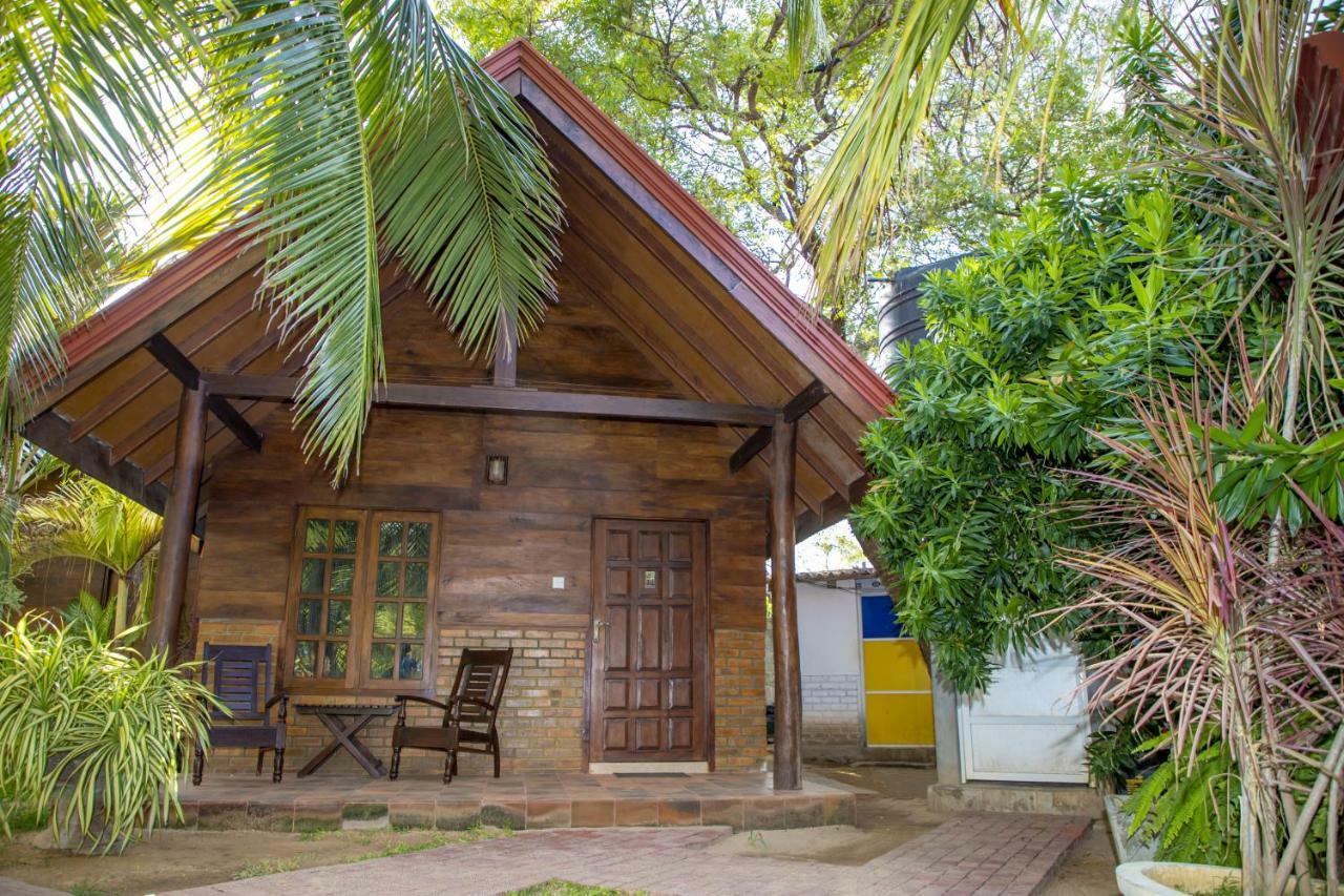 Jkab Beach Resort Triquinimale Exterior foto