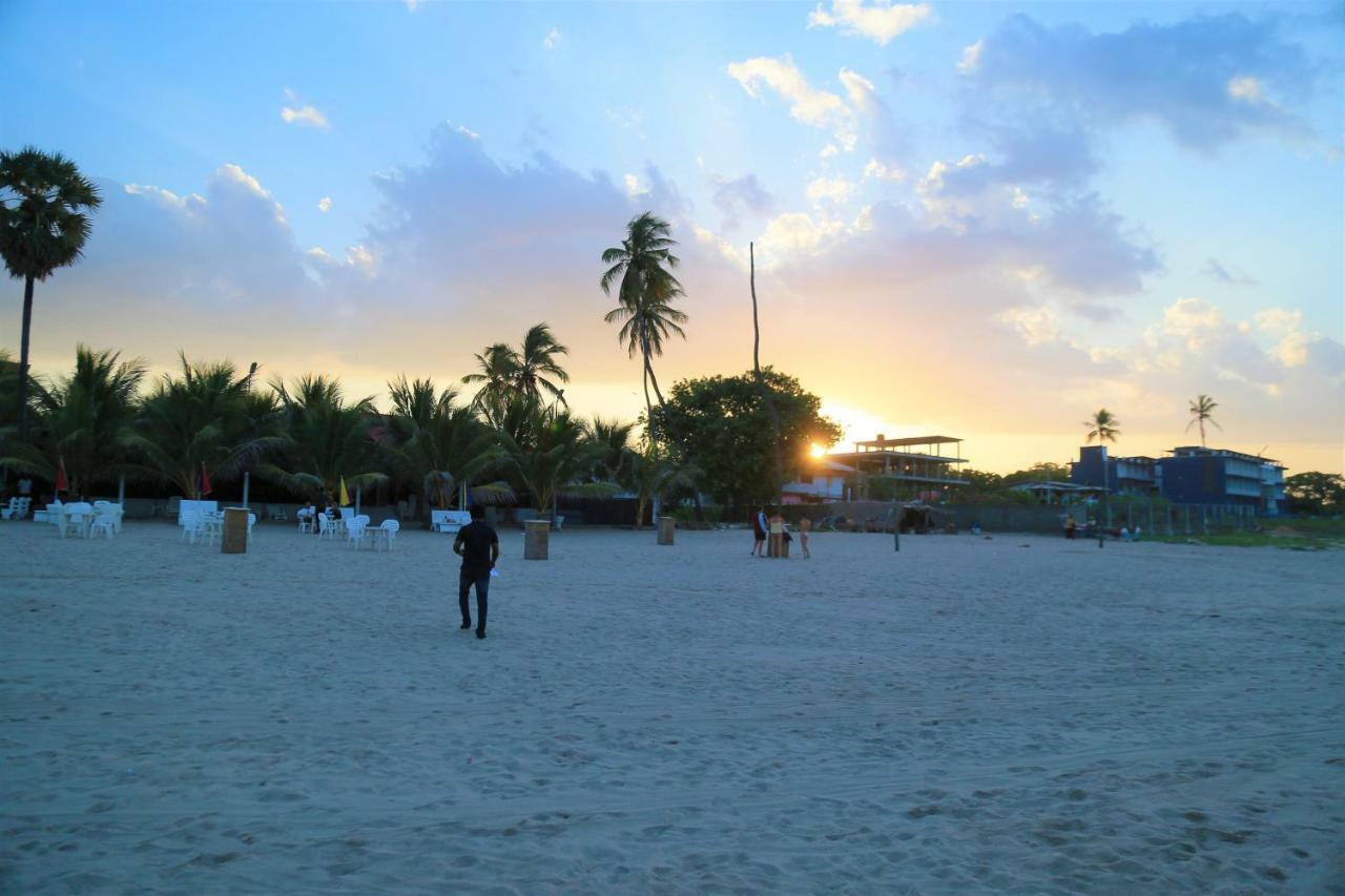 Jkab Beach Resort Triquinimale Exterior foto