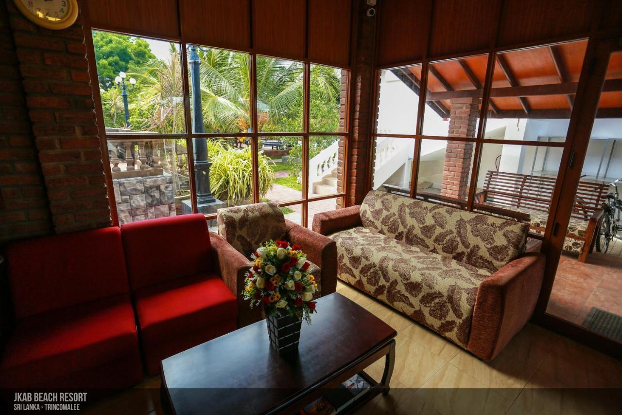 Jkab Beach Resort Triquinimale Exterior foto